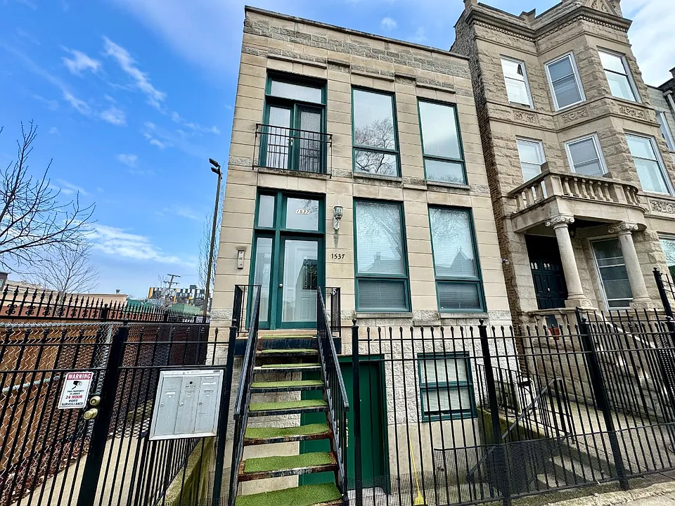 1537 N Fairfield Ave #3