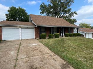 4943 Bristol Rock Rd, Florissant, MO 63033