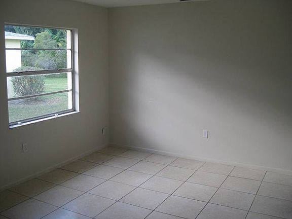 2nd image of 803 Avenue M SW