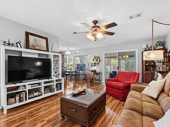 3rd image of 319 McQueen Cir