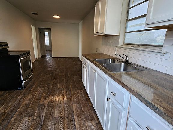 3rd image of 2419 Aiken St