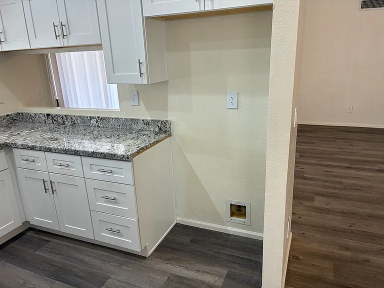 5637 W Yucca St — Photo 12
