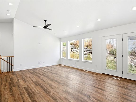 5th image of 708 N Sunset Dr