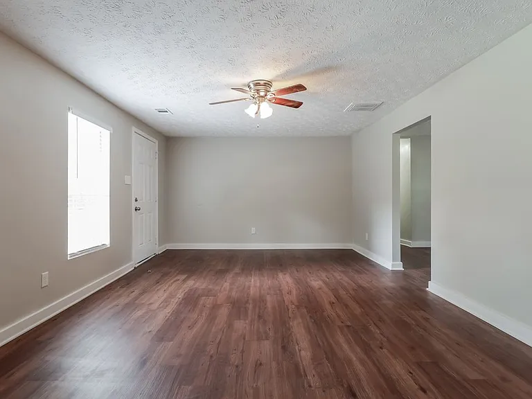 1472 California Ave — Photo 2