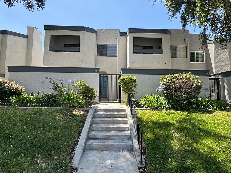 606 E Workman St — Photo 1