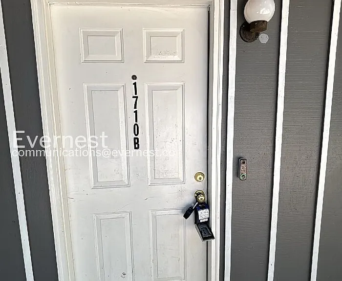 1710 Ichabod Ln #B — Photo 2