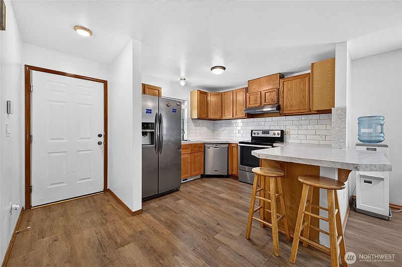 5th image of 401 E 69th Street