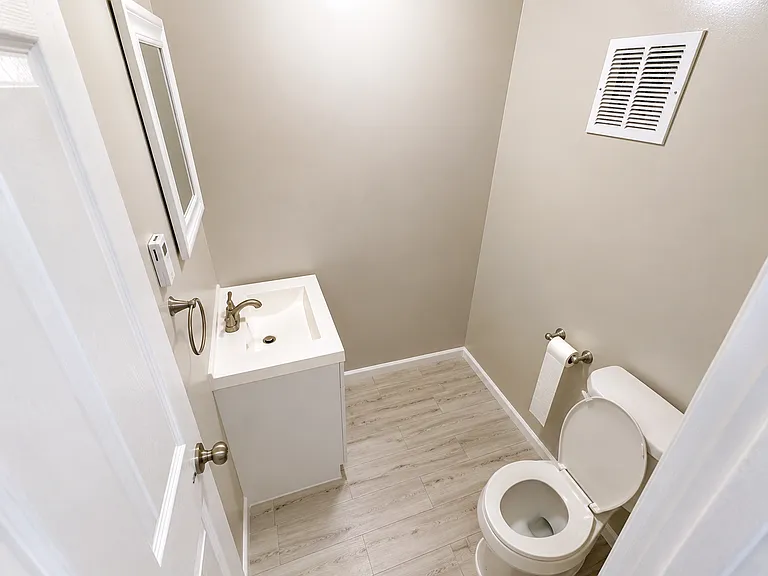7546 Hazelcrest Dr — Photo 3