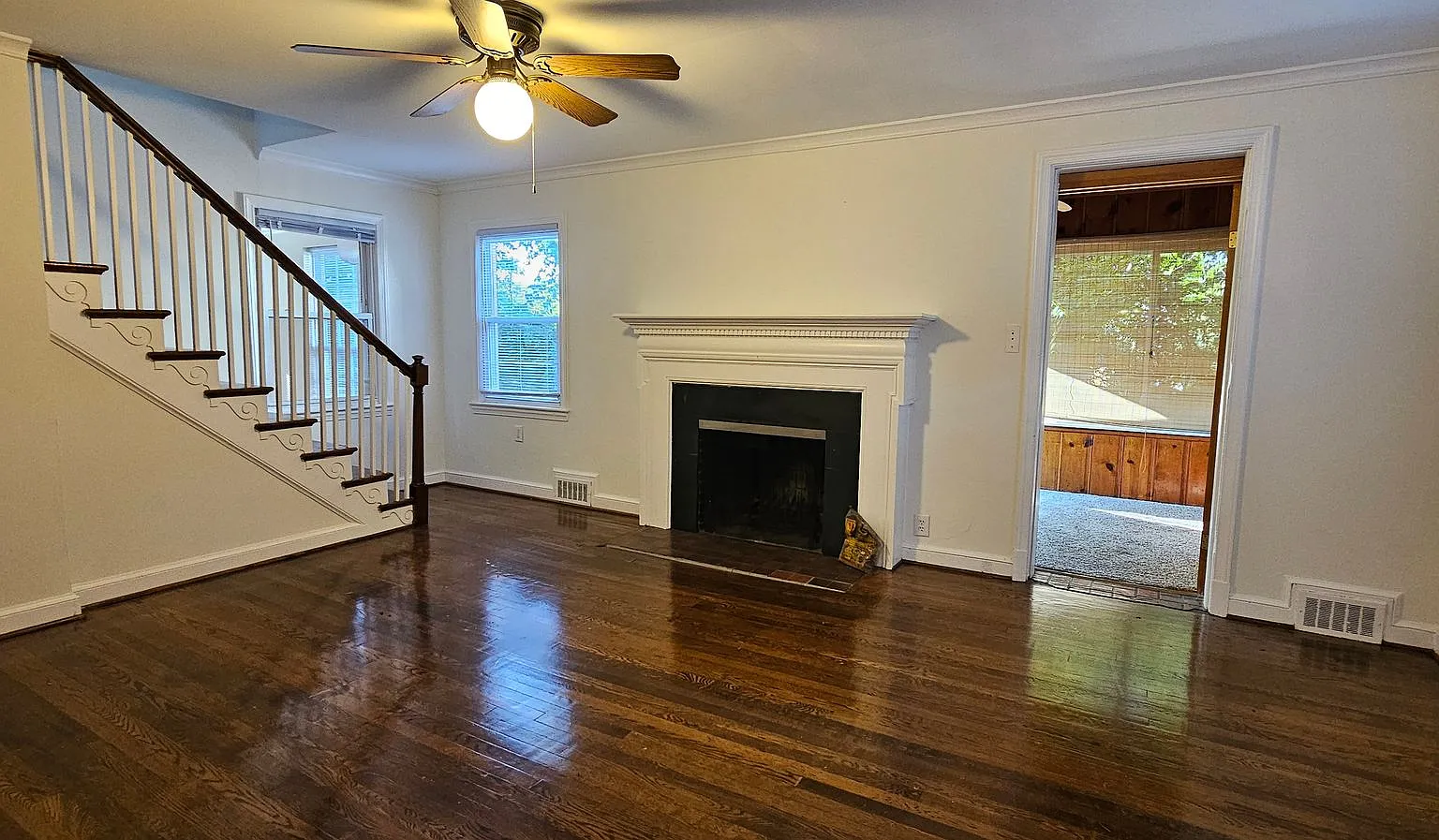 Spacious Hillcrest Home w/ Parking in Prime DC Location. Available Now! — Photo 3