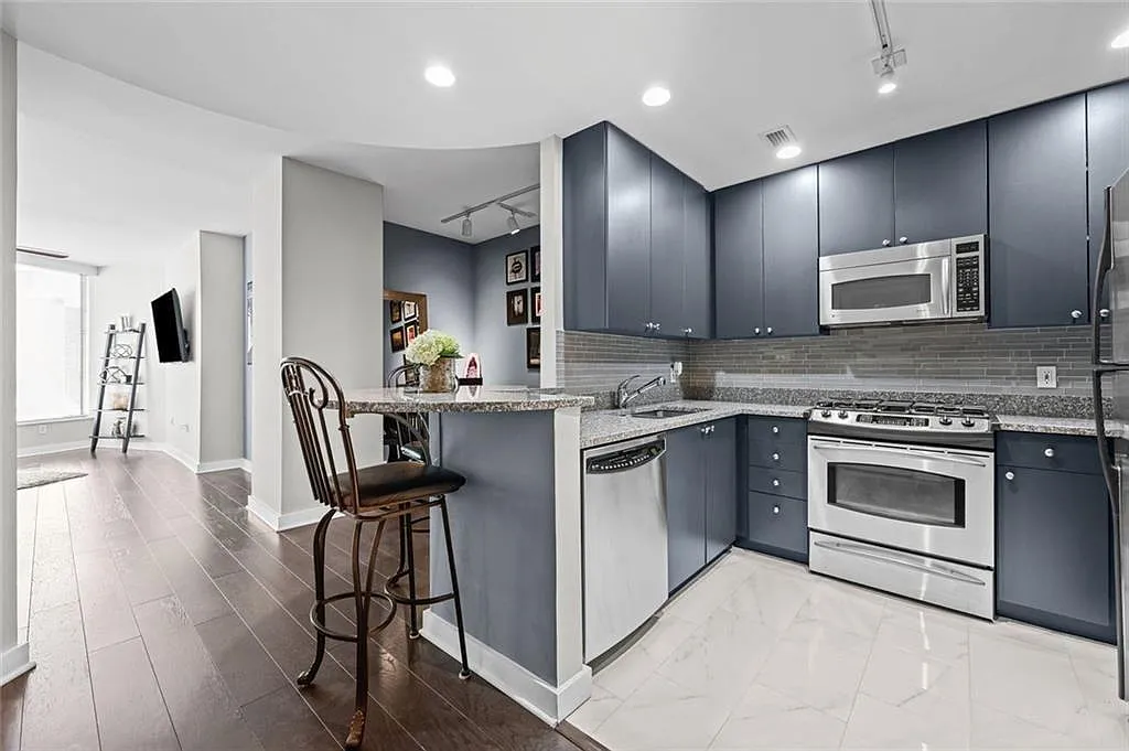 1 bed, 1.0 bath, 800 sqft, $1,900 — Photo 1