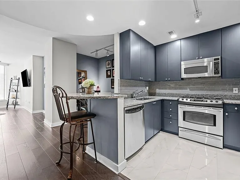 3338 Peachtree Rd NE #1105 — Photo 1