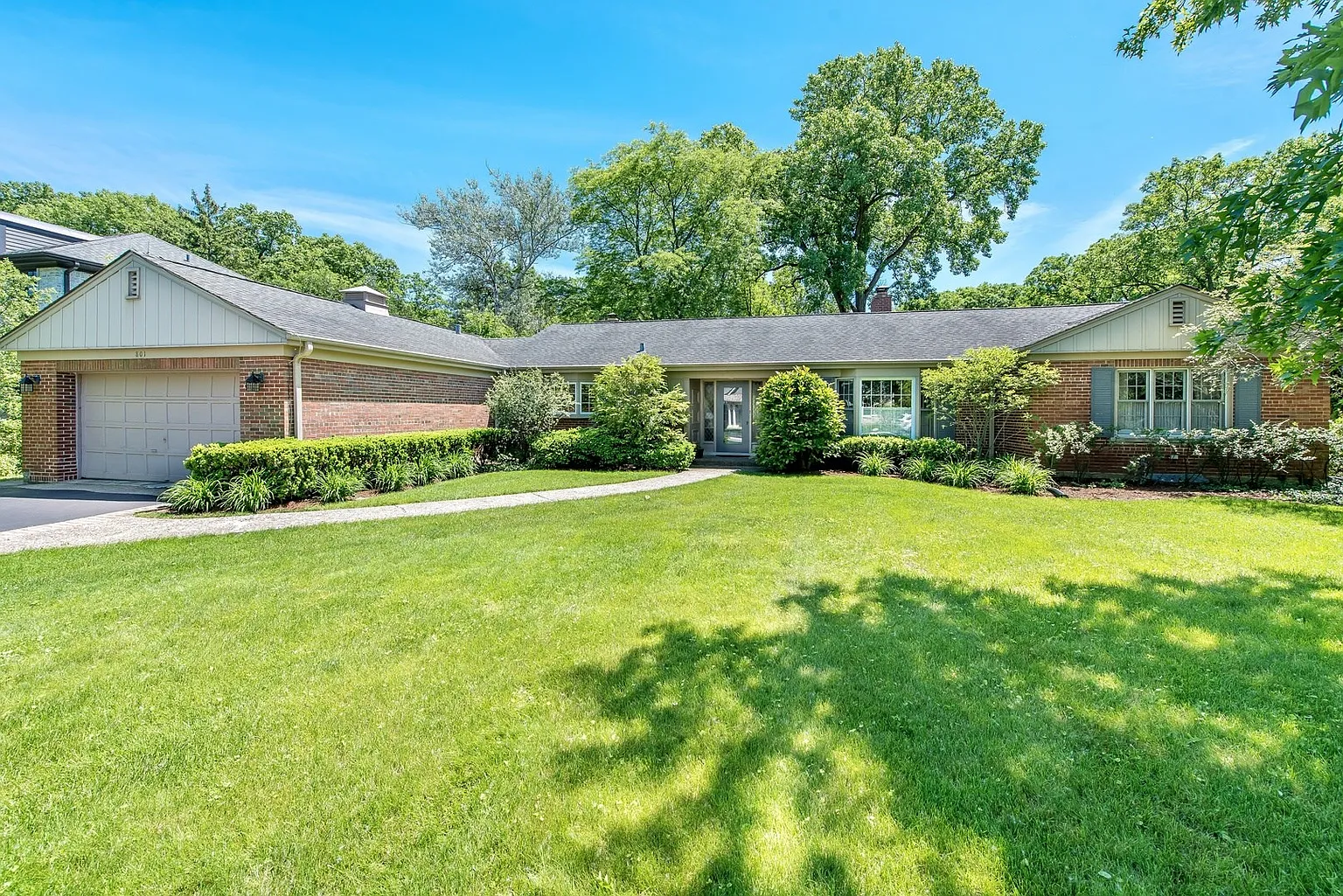 801 Redwood Ln photo 1