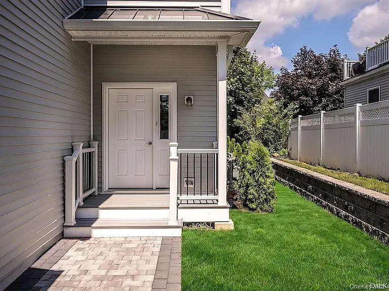 3 bed, 2.5 bath, 1786 sqft, $3,700 — Photo 3