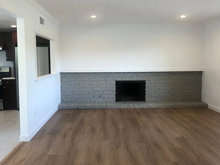 8431 Valencia Dr — Photo 2