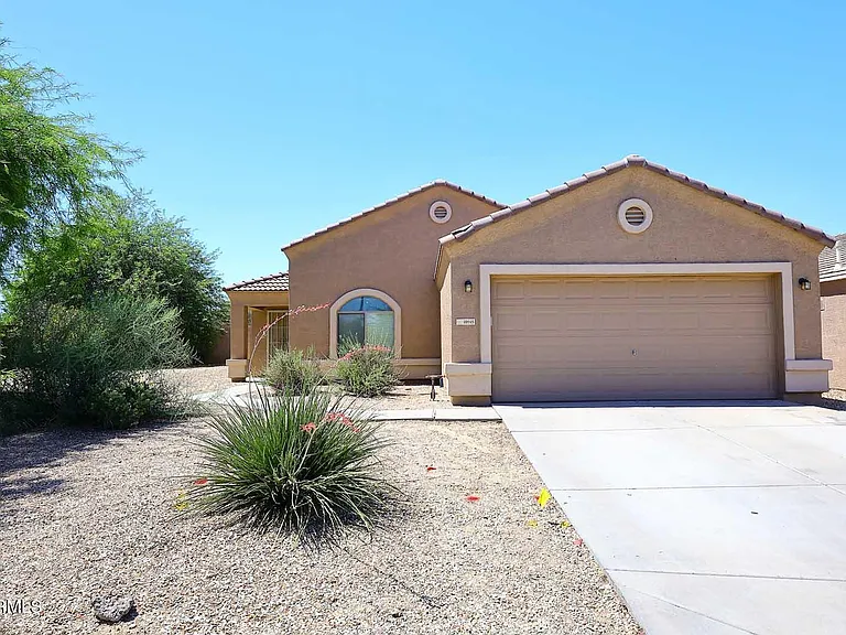 10945 W Loma Ln — Photo 1