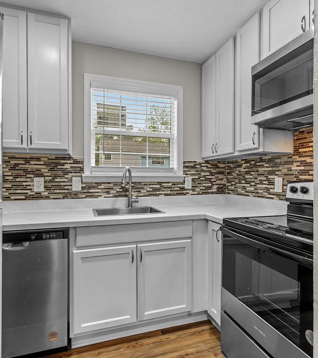 2 bed, 900 sqft, $1,400 — Photo 2