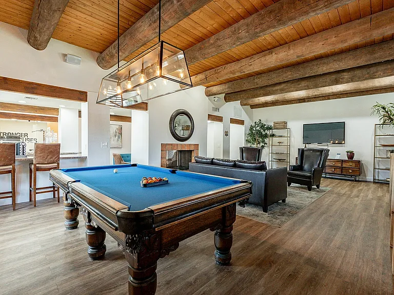 Club Valencia Luxury Apartments — Photo 26