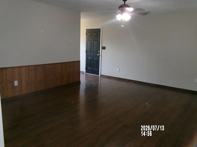 409 1/2 NW Pecan Ave — Photo 4
