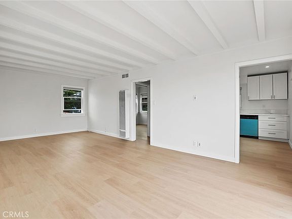 3rd image of 297 Wave St