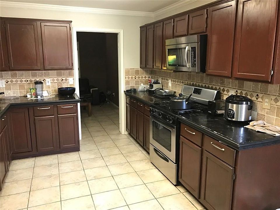 1st image of 202 High Meadow Dr