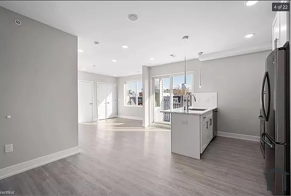 3 bed, $2,200 — Photo 2