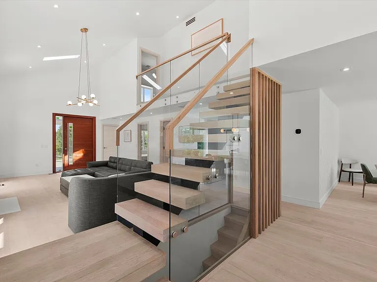 280 Shinnecock Hills Rd — Photo 49