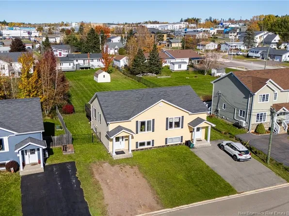 76 Blanchard St, Dieppe, NB E1A 0R7