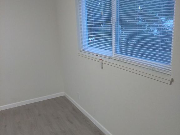 2nd image of 836 El Camino Real APT 1