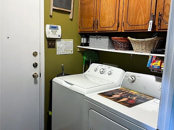5th image of 2124 Hidden Hill Dr