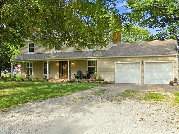 2nd image of 820 Lori Ln