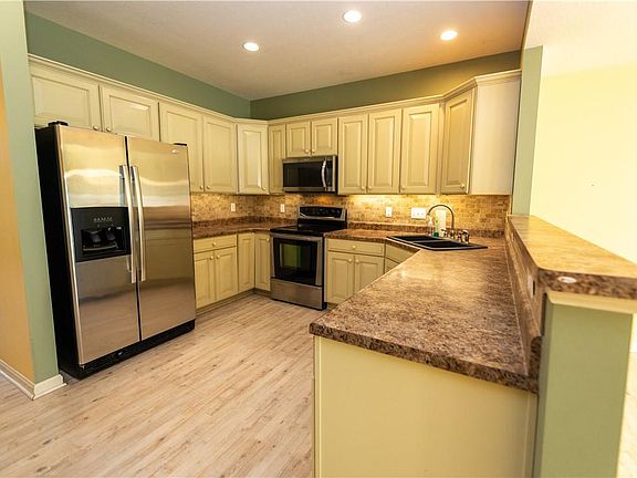 4th image of 210 Estates Dr