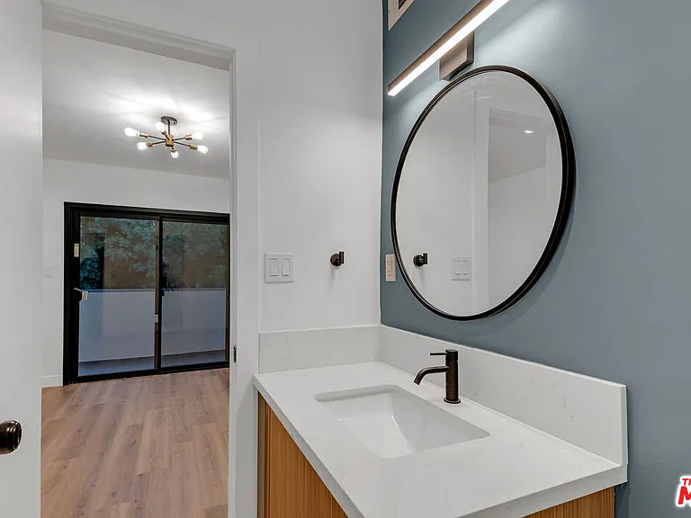 950 Havenhurst Dr #6 — Photo 14