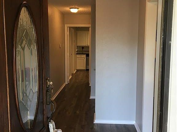 3rd image of 1927 Wendy St