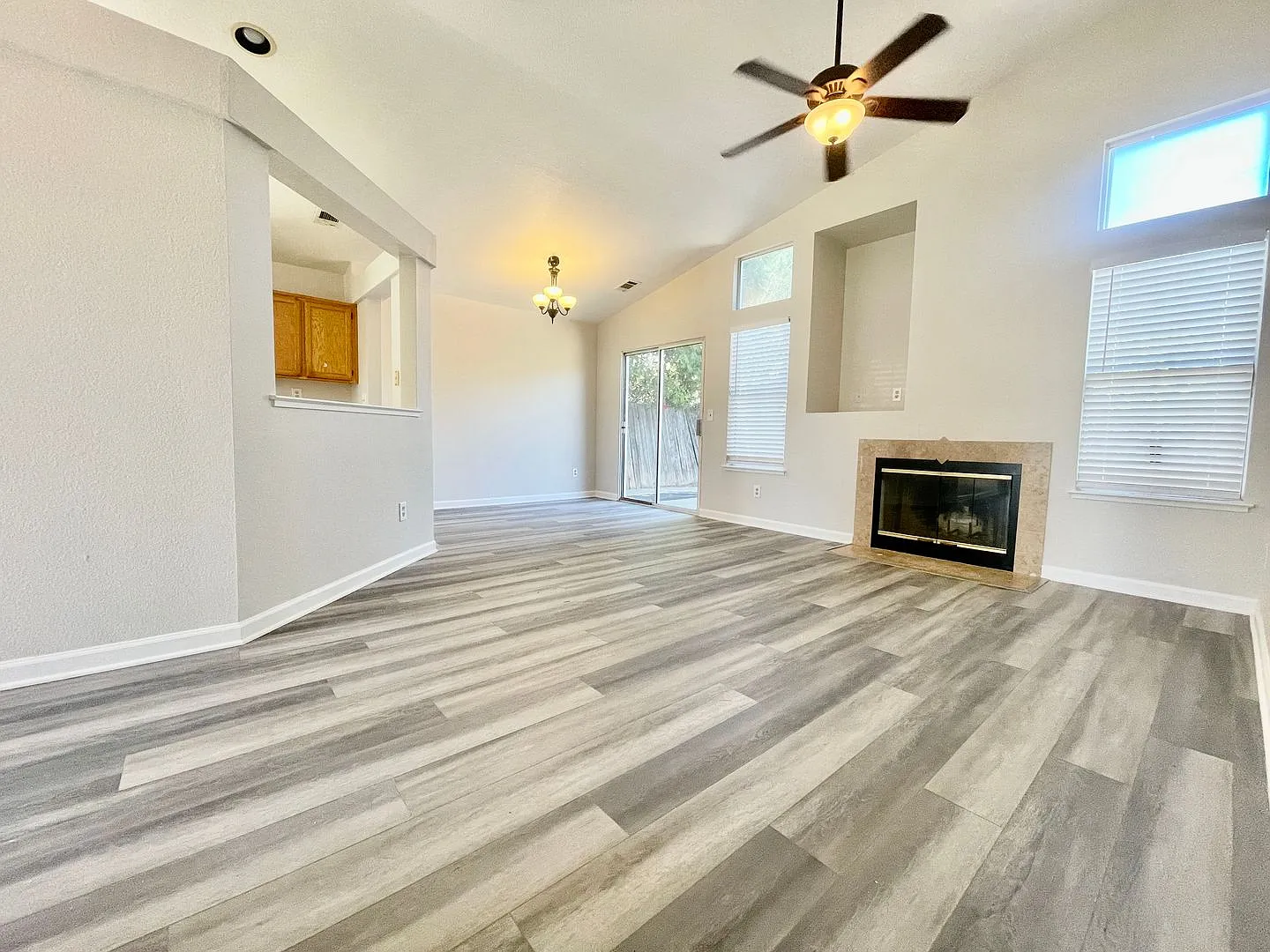 Beautifully Remodeled Single Story 3bed / 2bath in Antioch — Photo 2
