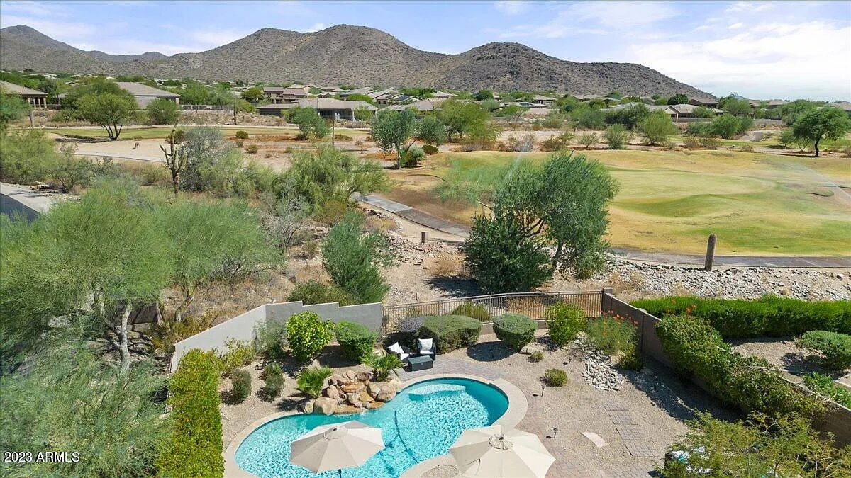 3 bed, 2.0 bath, 2310 sqft, $6,000 — Photo 2