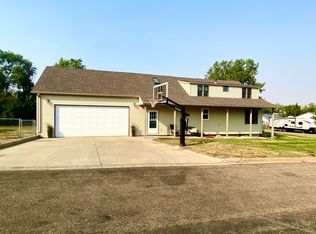 210 5th Ave SW, Bowman, ND 58623