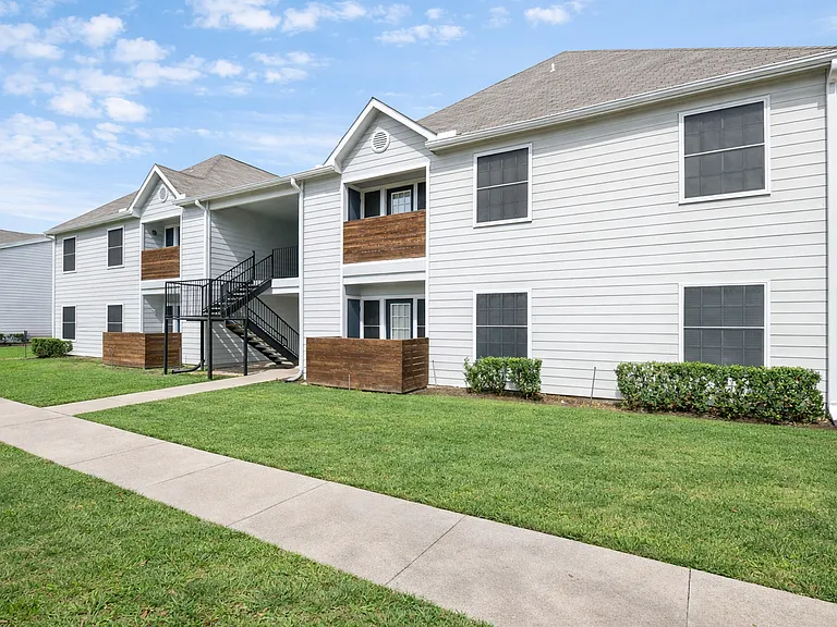 Stonecreek Apartments — Photo 20