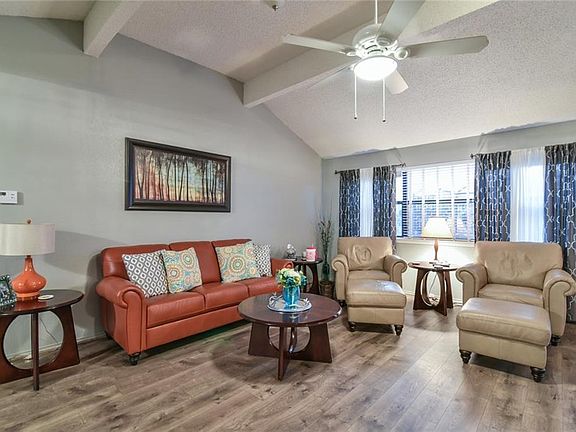 5th image of 2666 Claremont Dr