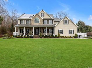 121 Barraud Dr, Port Jefferson Station, NY 11776
