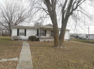 304 E Walnut Ave, Stewartsville, MO 64490