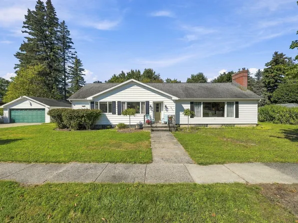 909 Brooks St, Roscommon, MI 48653