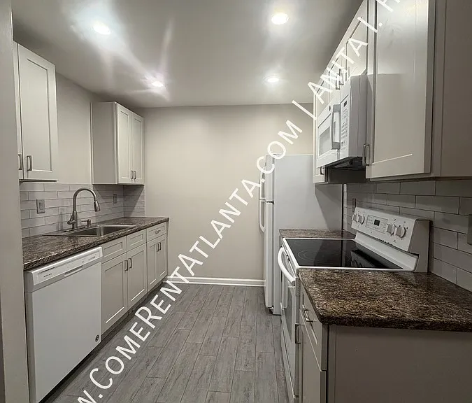 3113 Colonial Way #N — Photo 1