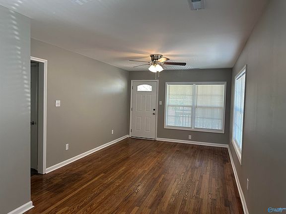 5th image of 3111 Hale Dr SW