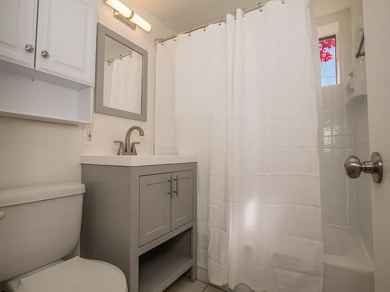 Charming Cottage Style Studio With Fenced in Yard in the Pocket of North Park + South Park — Photo 7
