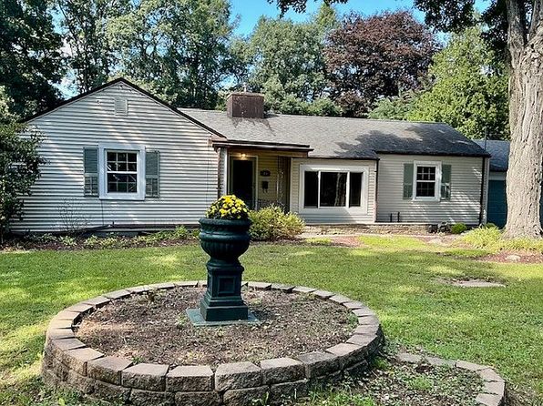 60 Mohegan Rd
