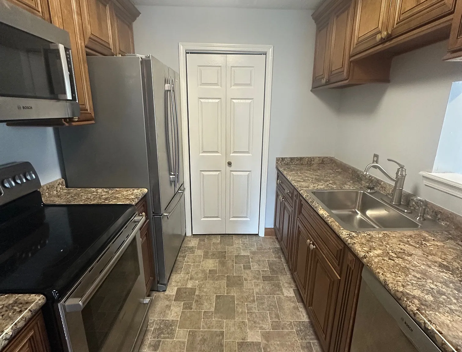 2 bed, 1032 sqft, $1,750 — Photo 3