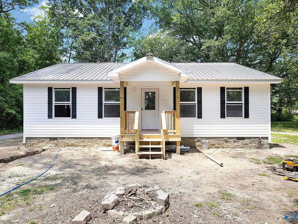 2nd image of 608 Brown St