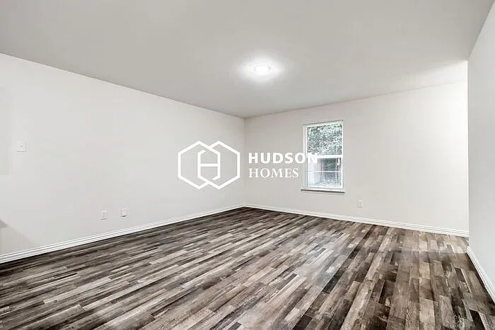 2818 Brigham Ln — Photo 4