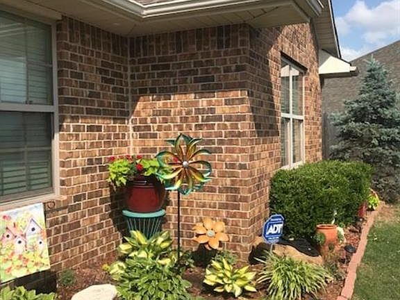 3rd image of 2305 Crooked Oak Ct