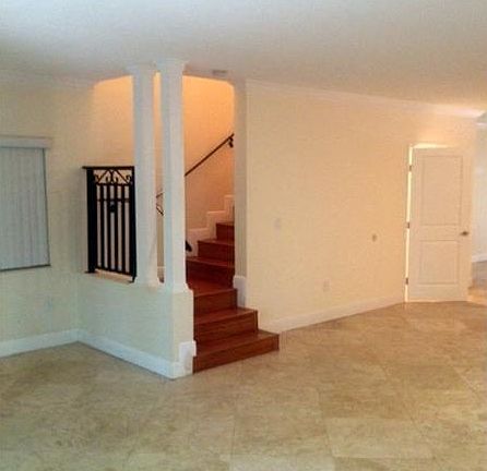 3rd image of 3154 Plaza St